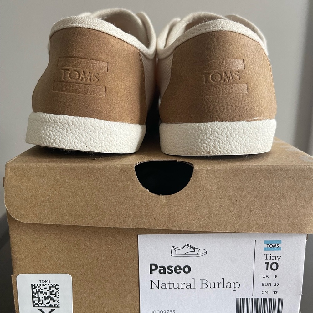 Boys TOMS shoes- paseo